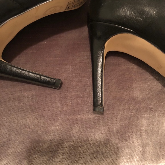 Michael Kors 6.5 black leather ankle booties - Picture 7 of 7